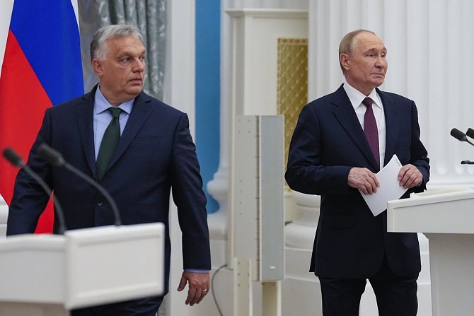 Ruský prezident Vladimir Putin tento týden jednal v Moskvě s maďarským premiérem Orbánem o možnostech urovnání války na Ukrajině