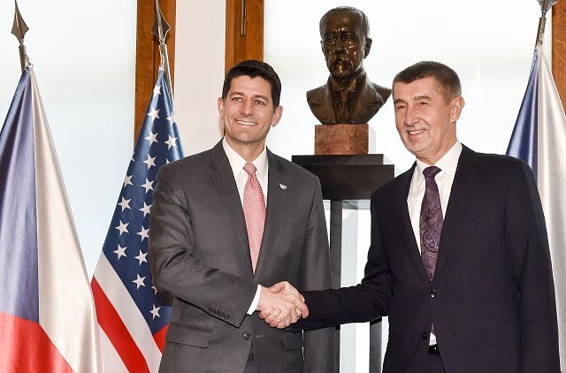 Předseda Sněmovny reprezentantů USA Paul Ryan (vlevo) a premiér v demisi Andrej Babiš.