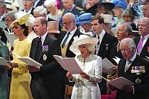 Královnu Alžbětu II. na bohoslužbě na její počest zastoupil princ Charles. V katedrále svatého Pavla seděl ve společnosti manželky, prince Williama a vévodkyně Kate.