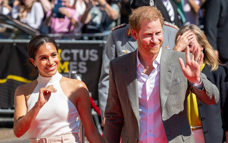 Drží při sobě. Meghan a Harry nyní společně žijí v luxusním domě v Montecitu, kde k jejich sousedům patří třeba Gwyneth Paltrowová či Oprah Winfreyová. Mají mezi sebou údajně dobré vztahy

