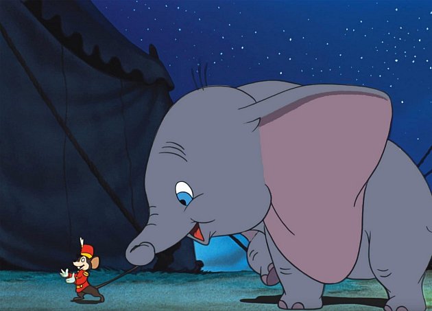 Film Dumbo měl velký úspěch a Vánoce 1941 byly v rodinách ve znamení slonů.