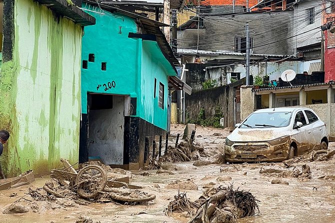 Záplavy v brazilském státu Sao Paulo už si vyžádaly desítky obětí. Mezi mrtvými jsou i děti.