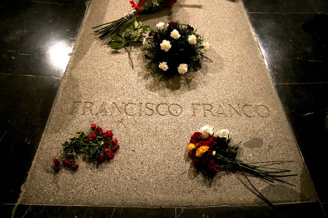 Hrobka bývalého španělského diktátora Franciska Franka v památníku v Údolí padlých u Madridu