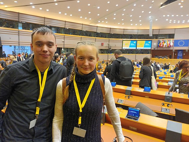 Vítězi loňského ročníku ankety Dítě Česka se stali sedmnáctiletá Ester Anna Soukupová a stejně starý Matěj Strnad.