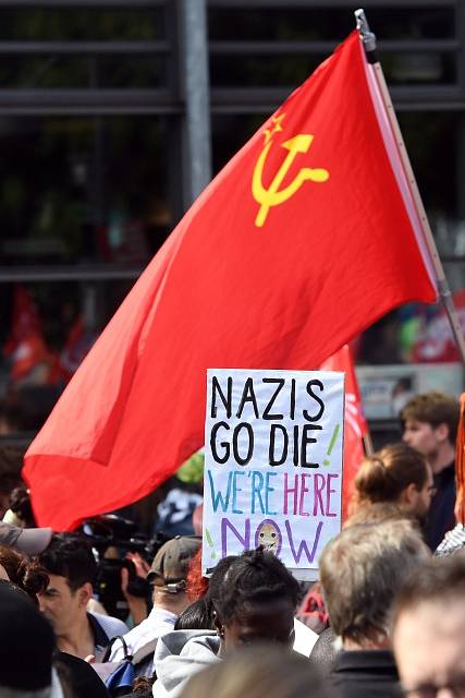 Odpůrci neonacistů v Berlíně