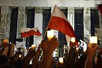 Protesty proti reorganizaci nejvyššího soudu ve Varšavě.