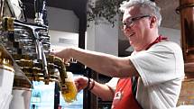 LAHODNÝ ZLATAVÝ MOK. Pivo je považováno za český národní nápoj. Vyzkoušejte si, co vše o něm víte.
