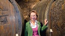 Světově uznávané vinařství Nikolaihof Wachau v Dolním Rakousku je vzdálené asi hodinu cesty autem od jihomoravského Znojma. Průvodkyní je průkopnice biodynamického vinařství a filozofie Christine Saahs.