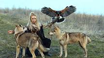 Vikingské ženy ale jen nevládly, neválčily nebo nevěštily. Vedly i obyčejnější život. Přesto i ten byl plný nebezpečí a dobrodružných výprav.