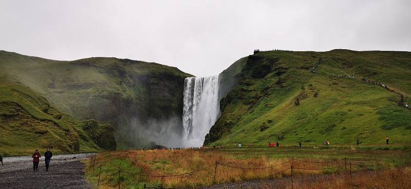 Vodopád Seljalandsfoss