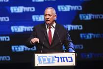Centrista Benny Ganc, předseda izraelské koalice Modrá a bílá, hovoří ve štábu své strany v Tel Avidu po parlamentních volbách (snímek z 18. září 2019)