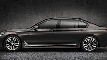 BMW M760Li xDrive.