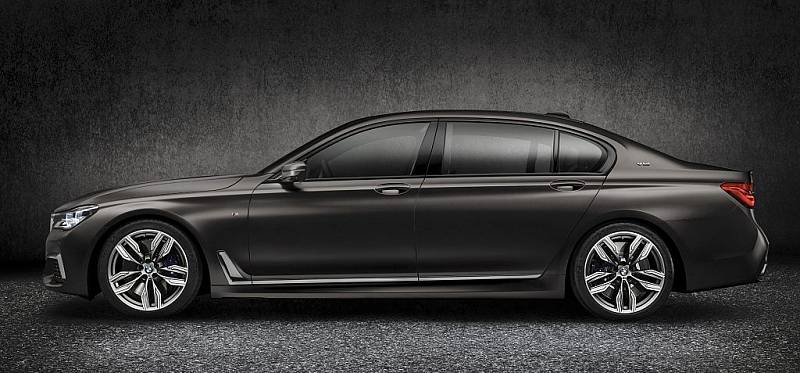 BMW M760Li xDrive.