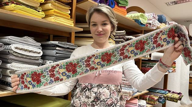 Krojový textil prodávají čtyři generace. Mají brokát i ondrát