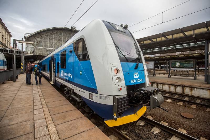 Ve středu 27. ledna vyjela na rychlíkovou linku Brno-Česká Třebová-Praha první nová vlaková jednotka InterPanter. Snímek je z pražského Hlavního nádraží. 