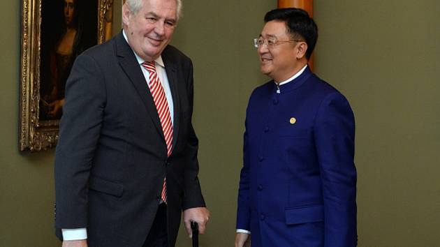 Chan Chauto, předseda představenstva čínské skupiny CEFC, prezident česko- čínské komory s Milošem Zemanem.
