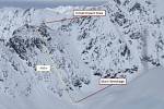 Fotografie znázorňuje místo, kde vrtulník narazil do hory poblíž ledovce Knik. Poté se řítil několik set metrů dolů po svahu dolů.
