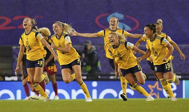 Radost švédských fotbalistek na Euru 2022 po čtvrtfinálové výhře nad Belgií