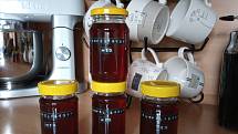 Dana Šrámková už má svůj první letošní pampeliškový med připravený