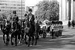 Pohřeb princezny Diany 6. září 1997. Ulice Londýna zaplnily tisíce lidí, kteří toužili spatřit princezninu rakev a naposledy se rozloučit s oblíbenou šlechtičnou.