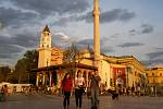 Mešita z dob turecké nadvlády na Skanderbegově náměstí je jedna z mála sakrálních památek, která se dochovala. Režim náboženství oficiálně zakázal. Albánie se stala jedinou oficiálně ateistickou zemí na světě.