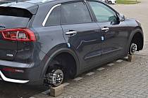 V nizozemském autosalonu Kia někdo z vozů ukradl 56 kol.