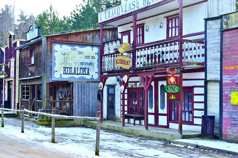 Westernové městečko Boskovice se nachází v bývalém pískovcovém lomu a návštěvníkům nabídne množství atrakcí, představení a služeb včetně ubytování.