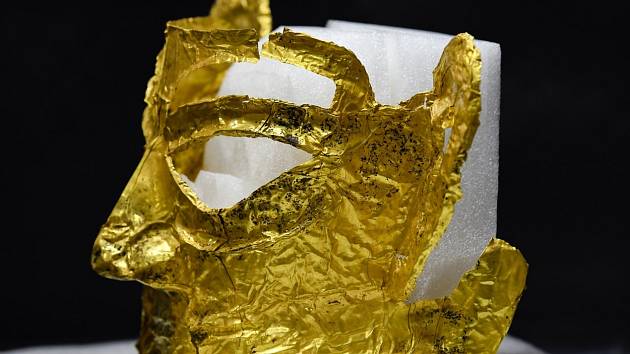 V Číně objevili zlatou masku starou tři tisíce let