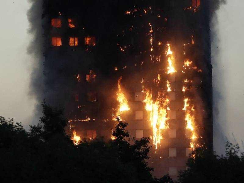 Požár výškové budovy v Londýně.
