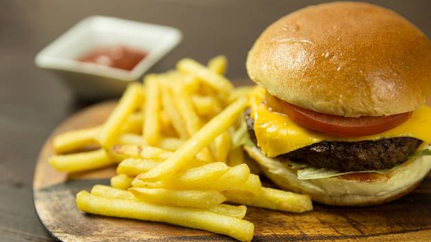 Rychlé občerstvení je na každém rohu a cena za nejběžnější oběd – hranolky, hamburger a nápoj – je téměř bezkonkurenční