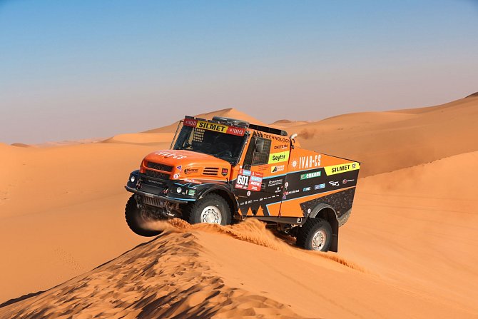 Závodníci na Rallye Dakar mají za sebou další náročnou etapu.
