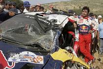 Spolujezdec Sebastiana Loeba Daniel Elena po nehodě na Rallye Akropolis.