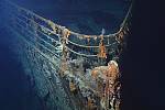 Vrak Titanicu leží v hloubce kolem čtyř tisíc metrů pod hladinou oceánu.