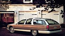 Buick Roadmaster je jeden z nejstarších a nejdéle vyráběný americký model. Největším v historii se stal kombík vyráběný v letech 1991 až 1995 s obejmeme zavazadelníku 2616 litrů. Roadmaster z těchto let byl také koncipován jako osmimístný.