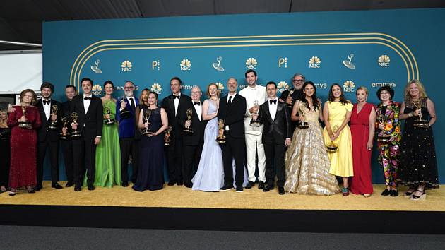 Cenu pro nejlepší drama na slavnostním udílení amerických televizních cen Emmy 12. září 2022 získal seriál o intrikách v rodině mediálního magnáta Boj o moc (Succession), který letos posbíral celkem 25 nominací
