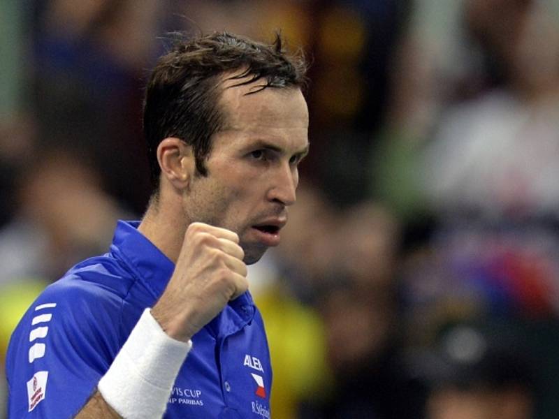 Radek Štěpánek ve finále Davis Cupu proti Dušanu Lajovićovi ze Srbska.