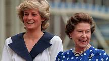 Princezna Diana s královnou Alžbětou