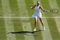 Petra Kvitová v akci na Wimbledonu.