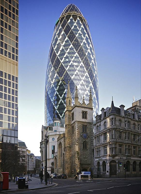 Rozmanitost a skvělá gastronomie - to jsou přednosti, které vystřelily Londýn mezi top destinace roku 2022, seznam připravil portál TripAdvisor. Rozmanitost se v Londýně mimo jiné projevuje v kontrastu původní a moderní architektury.