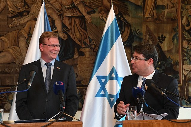 Pavel Bělobrádek a Ofir Akunis na společném jednání o česko-izraelské spolupráci