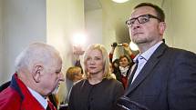 Jana Nečasová (Nagyová) s manželem Petrem Nečasem příchází 20. listopadu k soudu pro Prahu 1, který začal projednávat její kauza údajného zneužití vojenského zpravodajství.