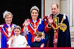 威廉王子和凯特·米德尔顿带着孩子