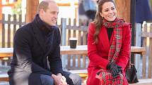 Princ William a vévodkyně Kate vyrazili na návštěvu zámku v Cardiffu.