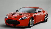Aston Martin sám má dost šikovné návrháře, ovšem občas není na škodu nabídnout zákazníkům něco ještě více exkluzivního.  Třeba jako Aston Martin V12 Zagato z roku 2011.