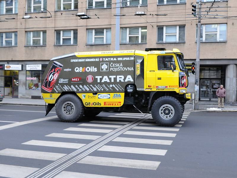 Aleš Loprais řídí svoji Tatru, se kterou pojede v Rallye Dakar 2009.