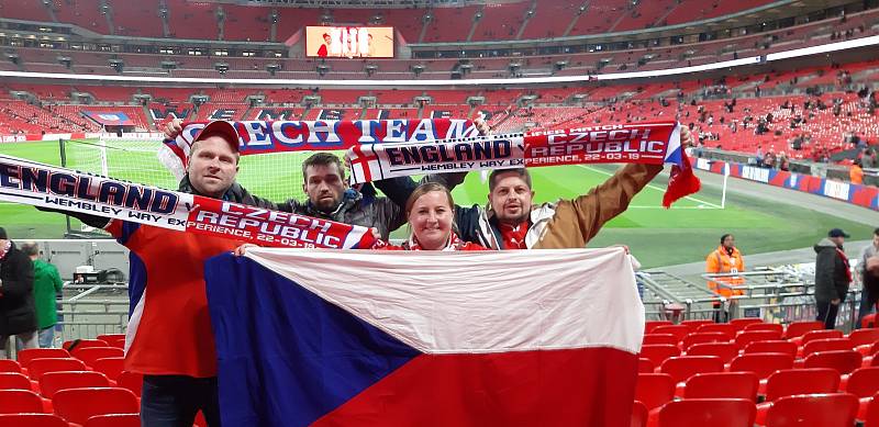 Čeští fanoušci ve Wembley.