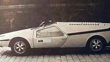 GIOM 1 z roku 1972 dostal kromě jiného brzdový systém Girling, tlumiče Koni a pneumatiky značky Dunlop. Později se nad jeho zadní nápravou objevil atmosférický čtyřválec DOHC o objemu 1,6 litru italské značky Fiat, který byl vyladěný na 130 koní...