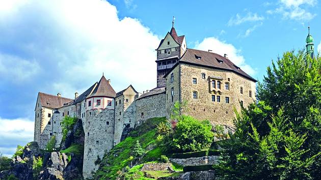Hrad Loket. Jediný meteoritem zasažený hrad v Česku.