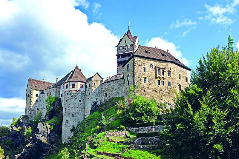 Hrad Loket. Jediný meteoritem zasažený hrad v Česku.