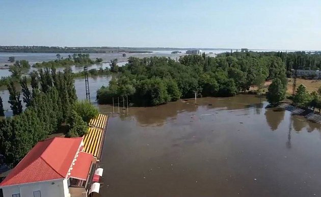 Rusové neevakuují. Záplavy ohrožují 40 tisíc lidí, tvrdí ukrajinský prokurátor